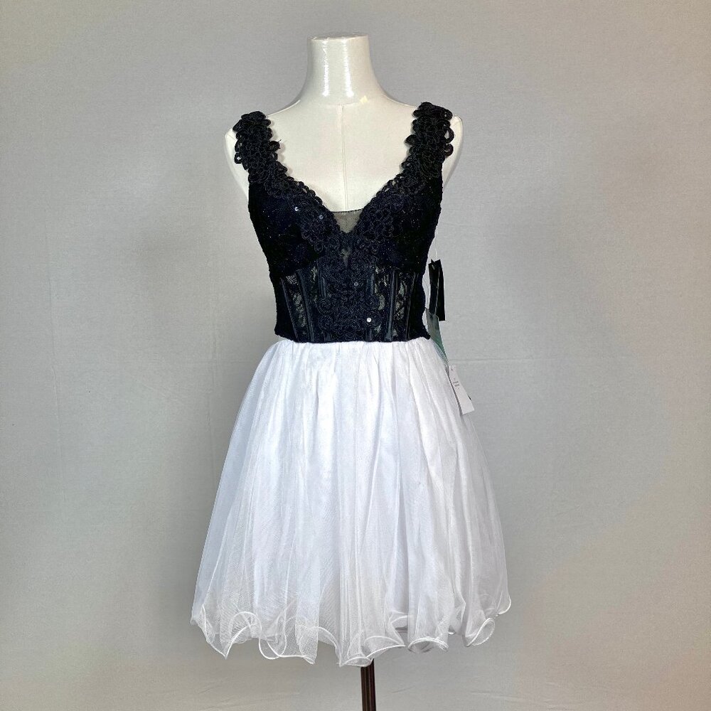 NEW Black & White Lace Plunge V-Neck Knee Length Cocktail Party Dress 1 NWT